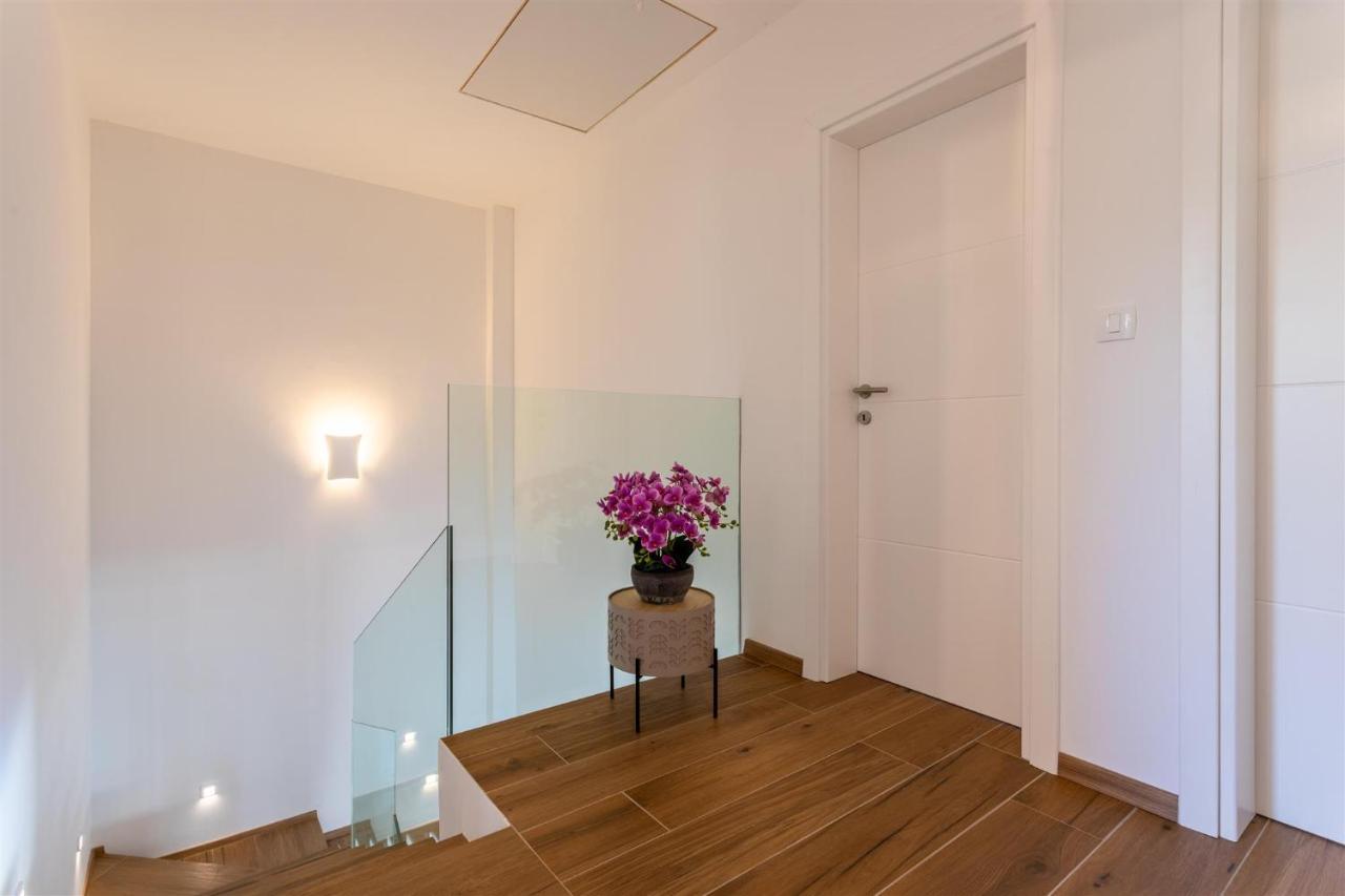 Villa Manhattan Dobrinj Екстериор снимка
